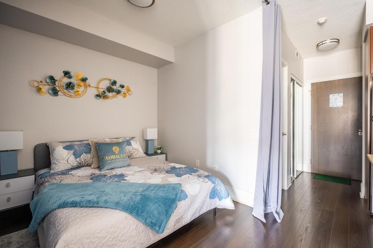 Beautiful Condos In The Heart Of Downtown By Globalstay トロント エクステリア 写真