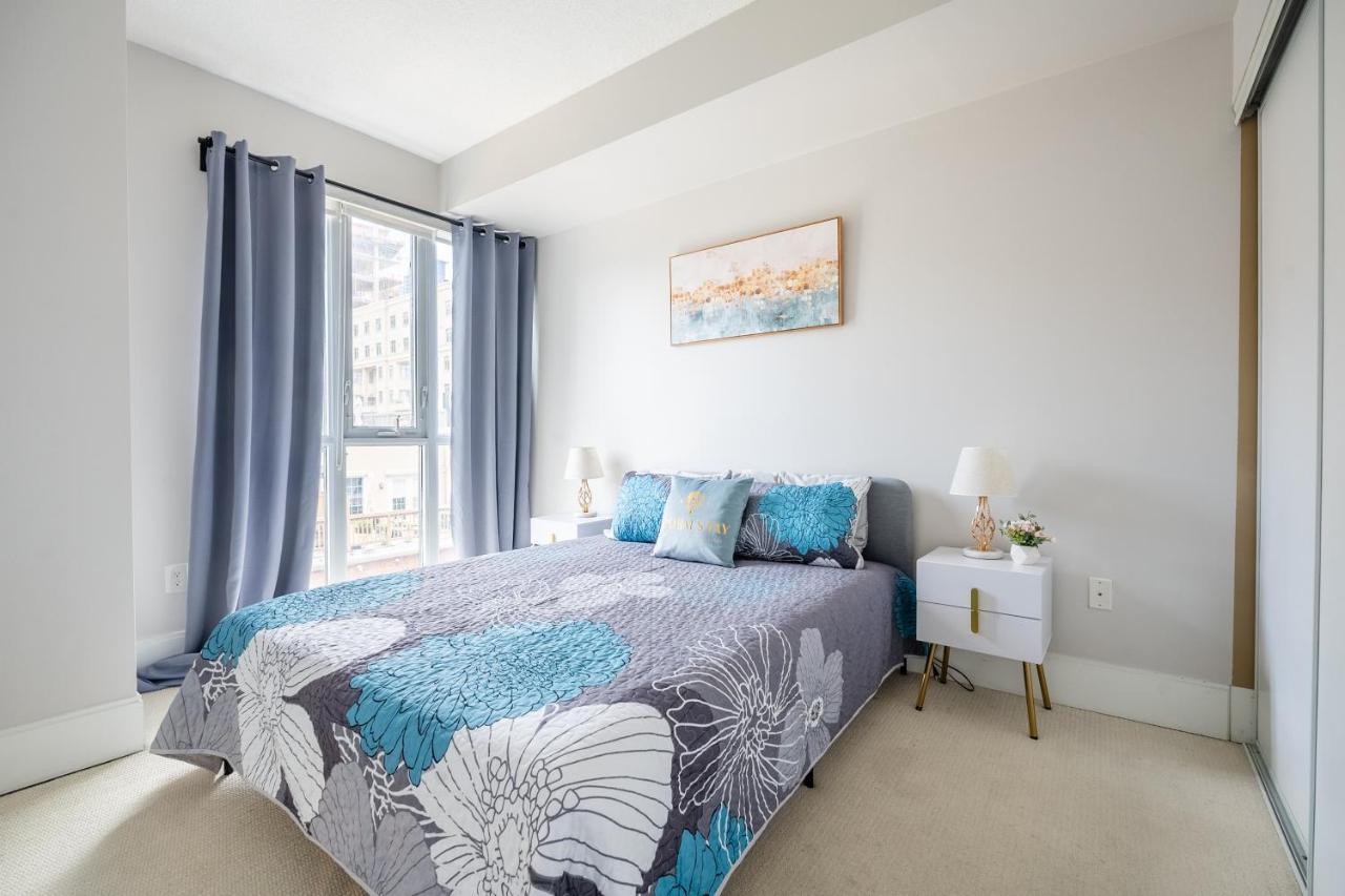 Beautiful Condos In The Heart Of Downtown By Globalstay トロント エクステリア 写真