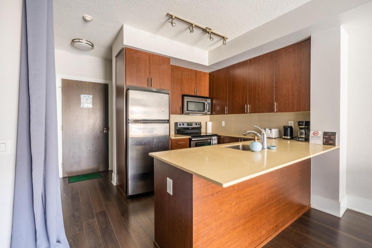 Beautiful Condos In The Heart Of Downtown By Globalstay トロント エクステリア 写真