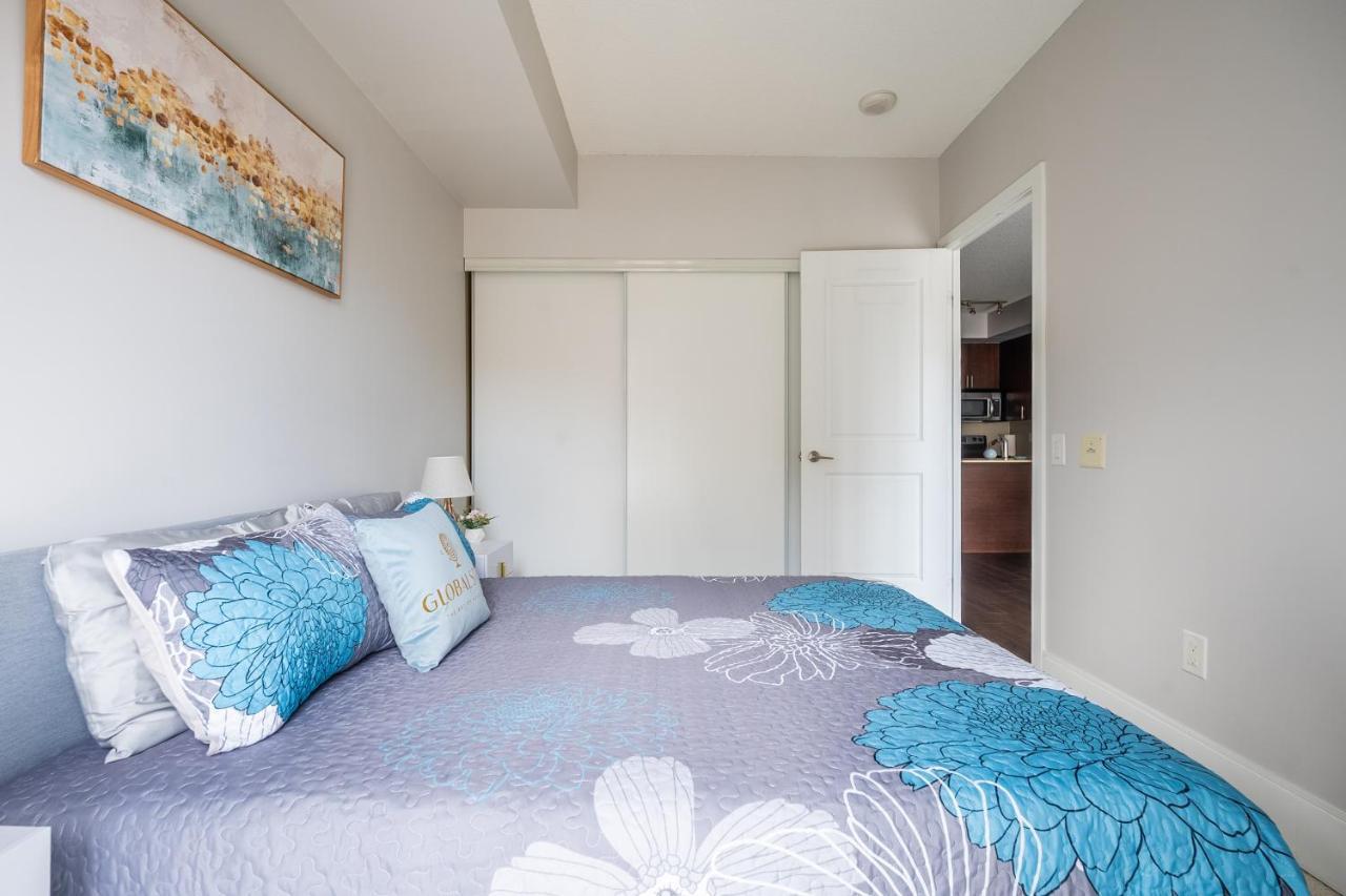 Beautiful Condos In The Heart Of Downtown By Globalstay トロント エクステリア 写真