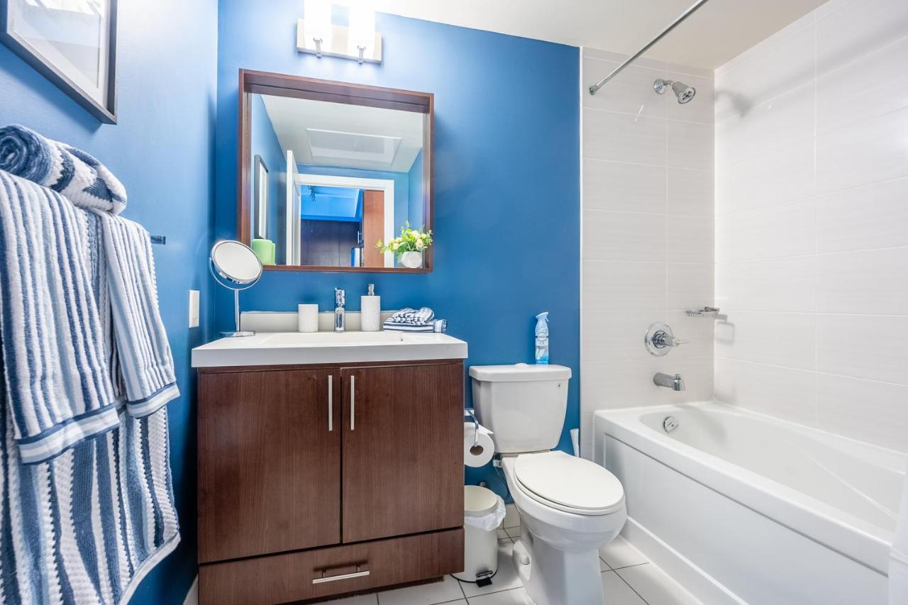 Beautiful Condos In The Heart Of Downtown By Globalstay トロント エクステリア 写真