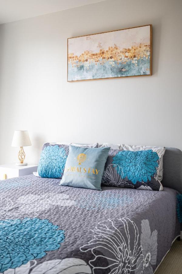 Beautiful Condos In The Heart Of Downtown By Globalstay トロント エクステリア 写真