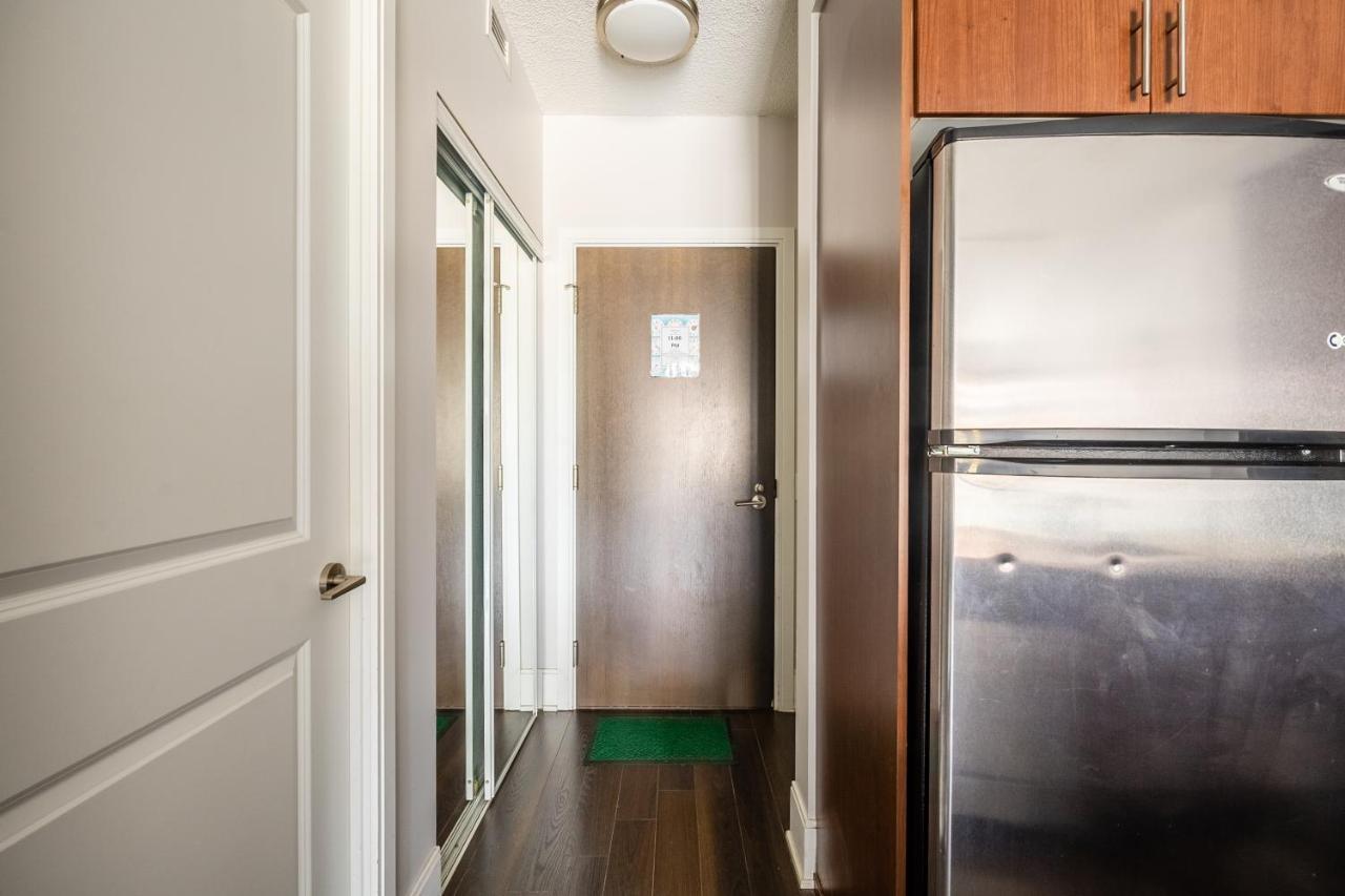 Beautiful Condos In The Heart Of Downtown By Globalstay トロント エクステリア 写真